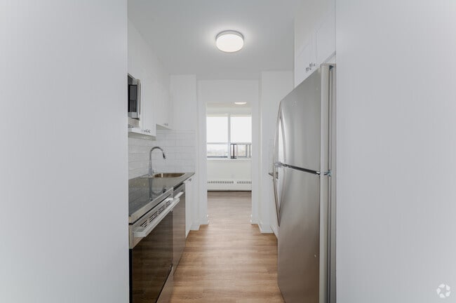 2BR, 1BA - 800SF - Kitchen - 3390 Keele St