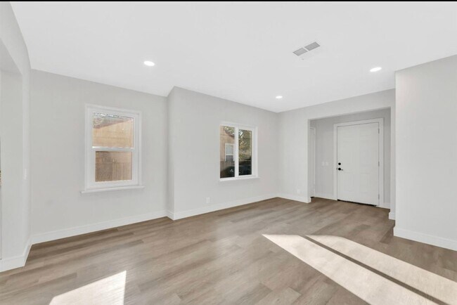 Foto del edificio - 1519 Tessa Ave