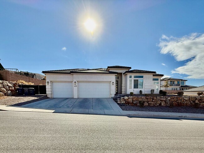 Foto del edificio - Lovely Three Bedroom Home with RV parking in Shooting Star - Washington Fields