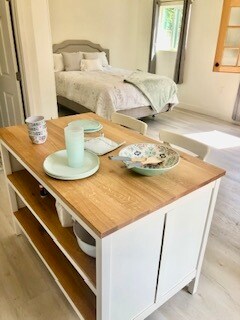Kitchen island w/ extra storage - 3754 Ashwood Ave