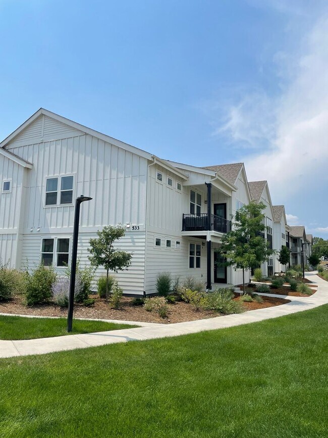 Foto del edificio - Luxury Condo - Water, Sewer, Basic Internet Included!