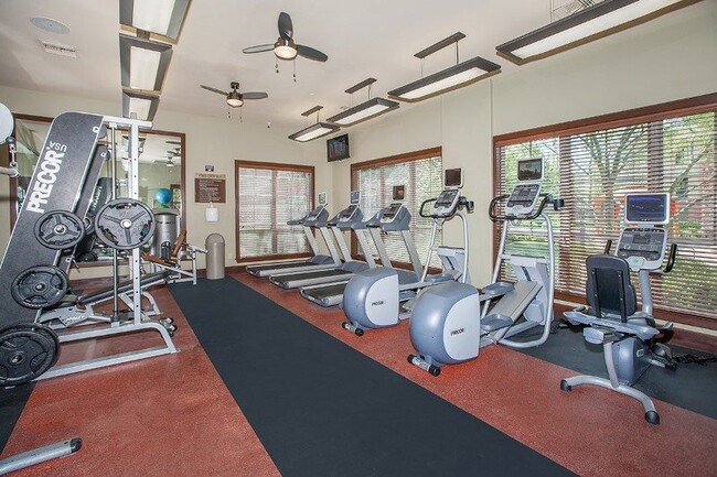 Gimnasio con tecnología de punta en Sonata Apartment Homes - Sonata Apartment Homes