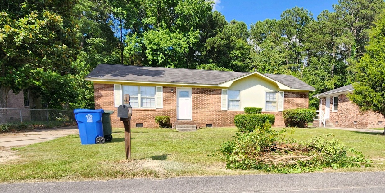Primary Photo - 800 Cindy Dr