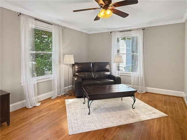 Foto del edificio - 656 Timm Valley Rd NE