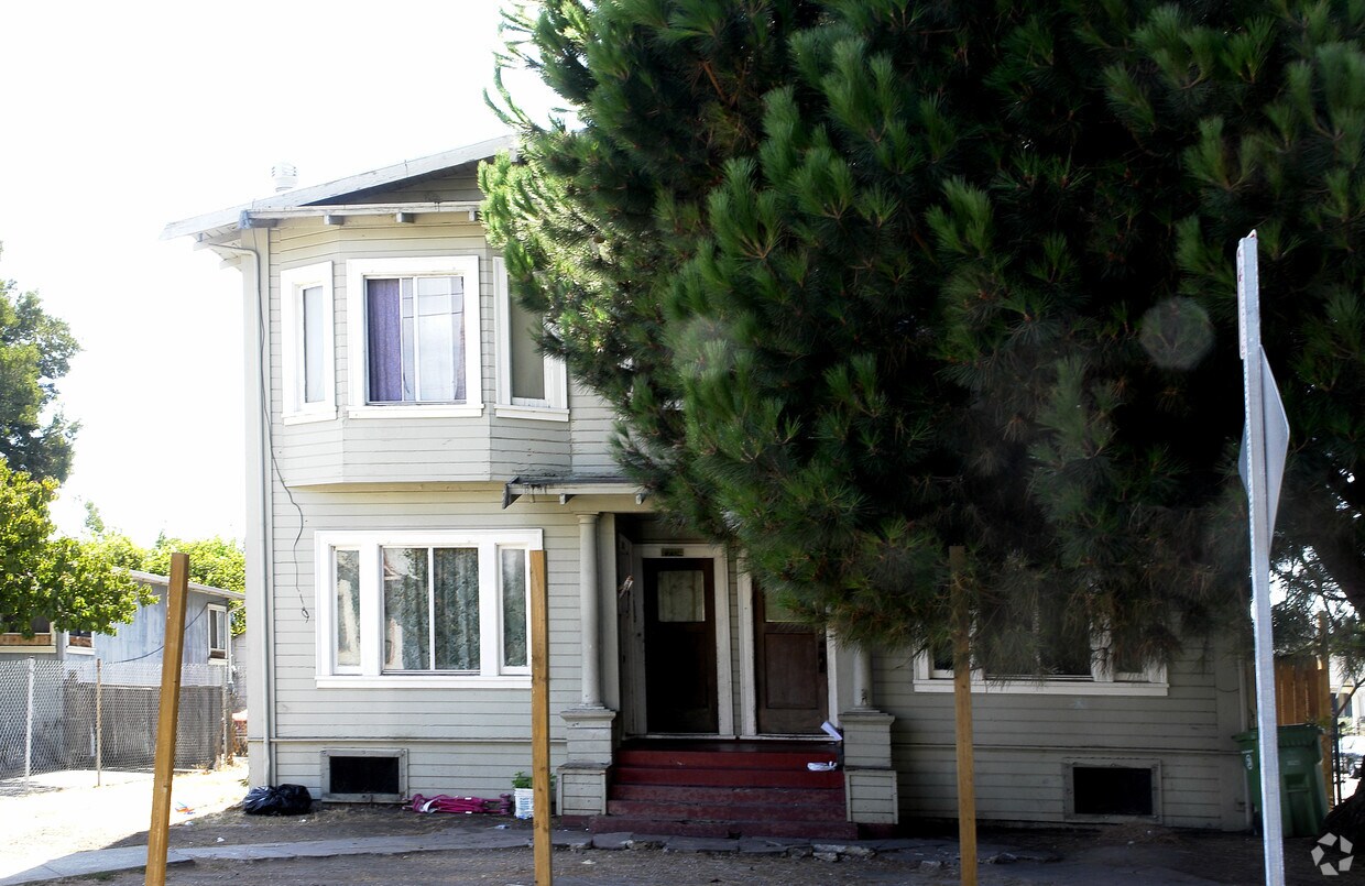 Foto del edificio - 1700-1706 92nd Ave