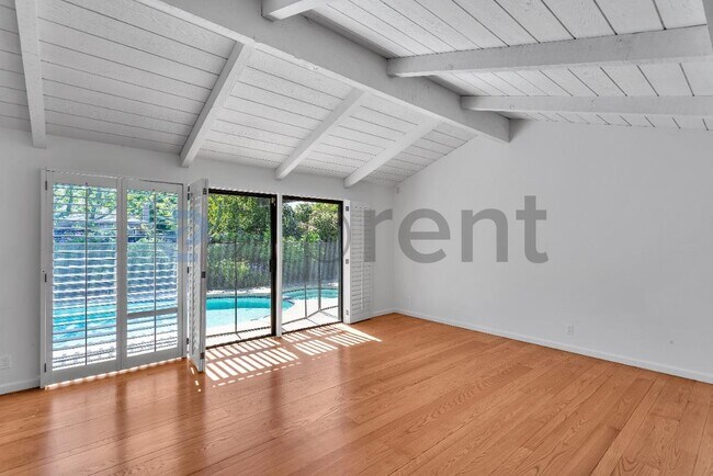 Building Photo - Unit