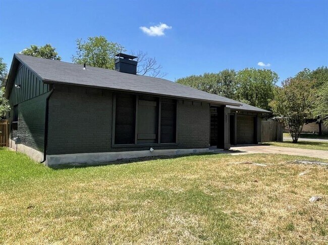 Building Photo - 909 Cripple Creek Dr