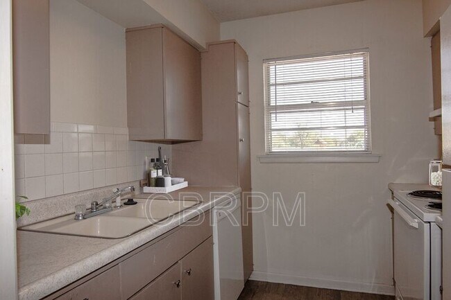 Building Photo - 401 NW 8th St