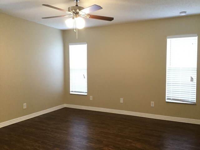 Building Photo - 1072 Bluegrass Dr