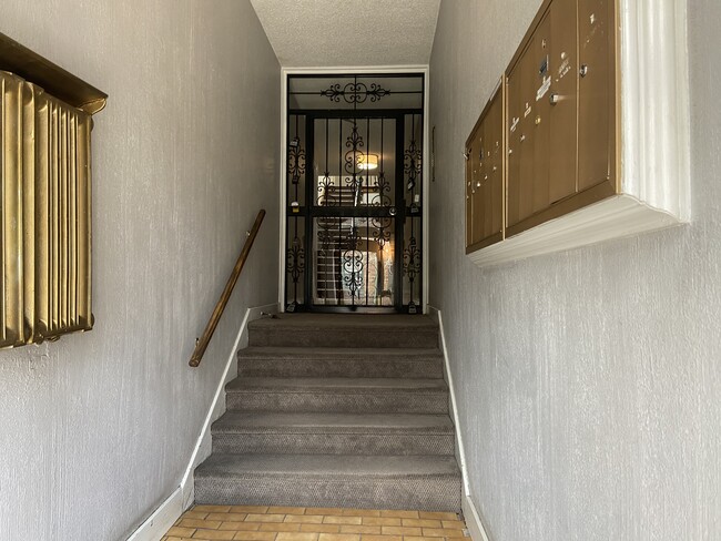 Foto del edificio - 1684 Harrison St