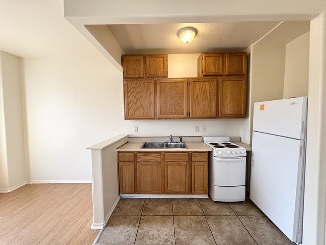 Building Photo - 514 E 500 S