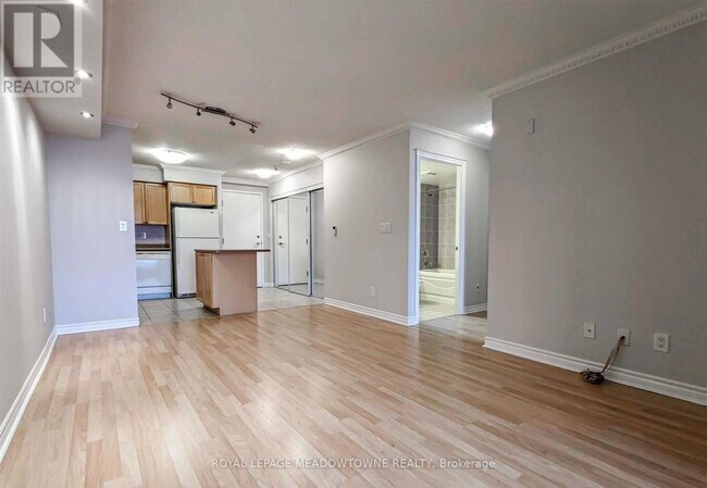 Photo du bâtiment - 3888 Duke of York Blvd