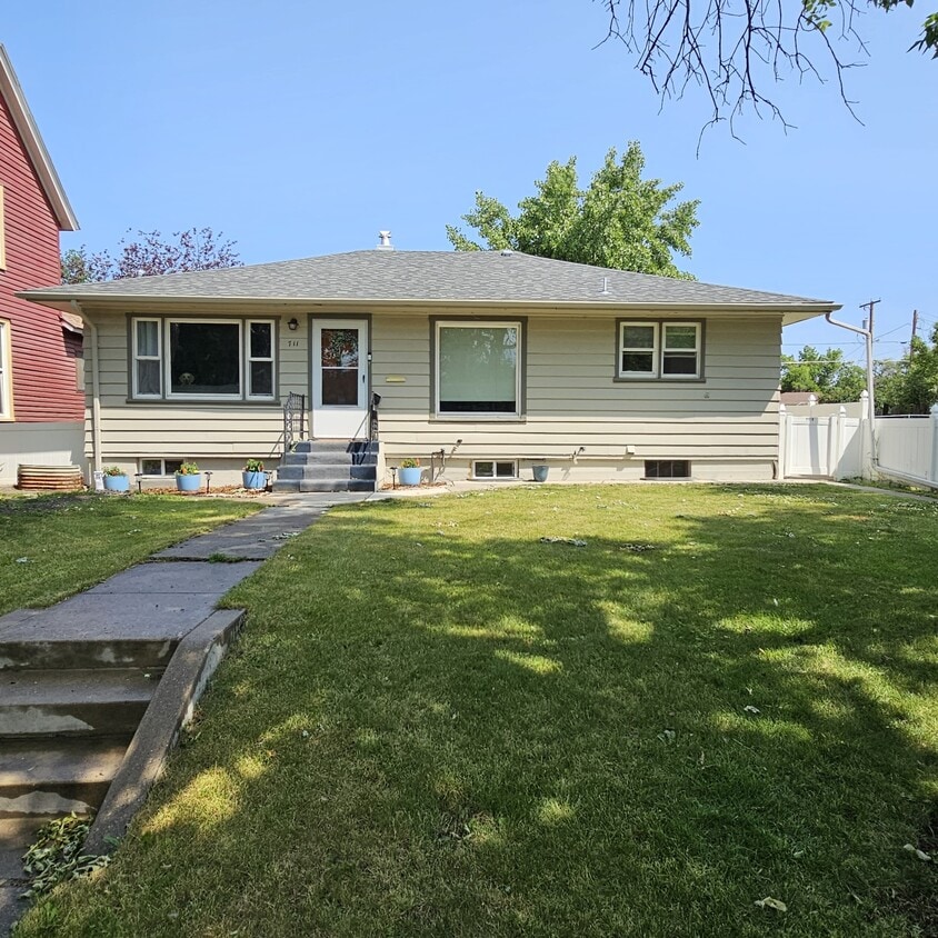 711 3rd Ave S, Great Falls, MT 59405 House for Rent in Great Falls
