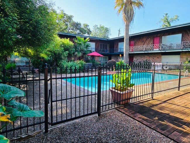 Building Photo - 1849 Marshall St