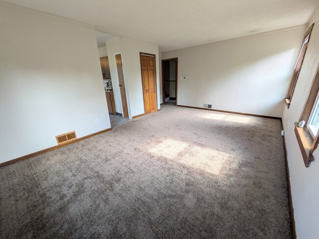 Building Photo - 118 Harding Ave