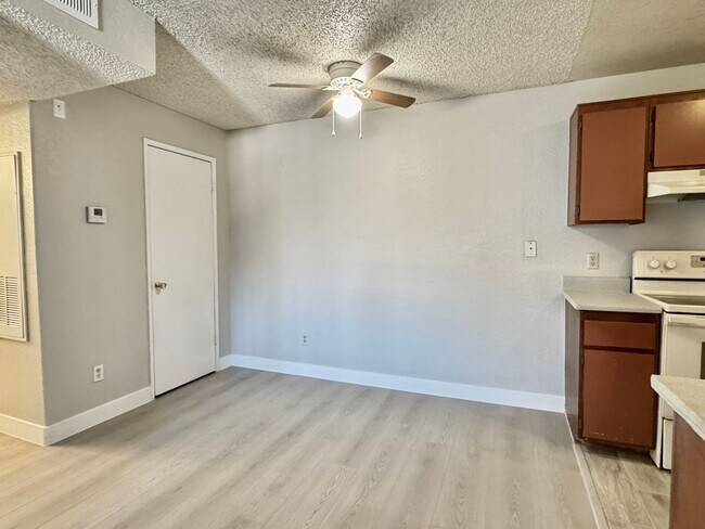 Foto del edificio - 220 Mission Newport Ln