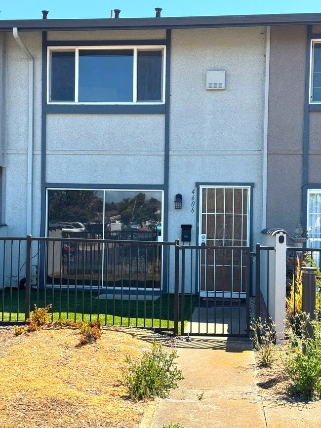 Building Photo - 4606 Granada Way