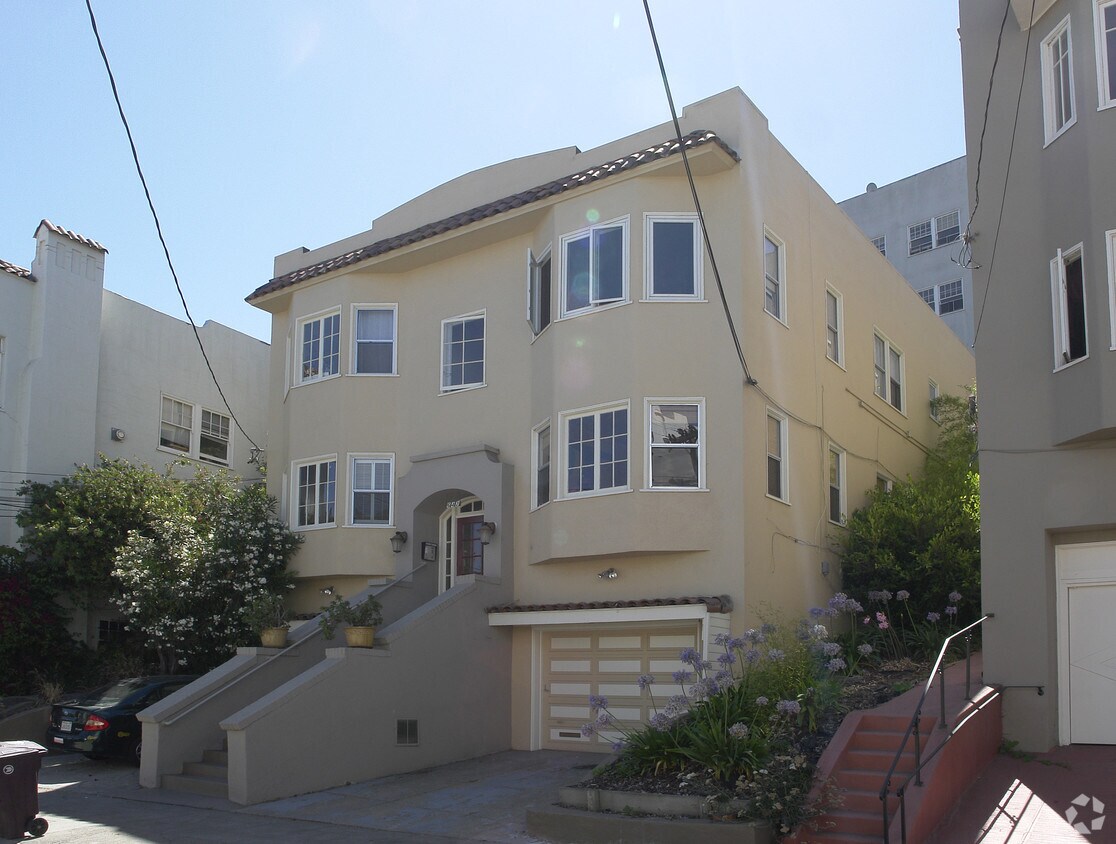 Building Photo - 642 Beacon St