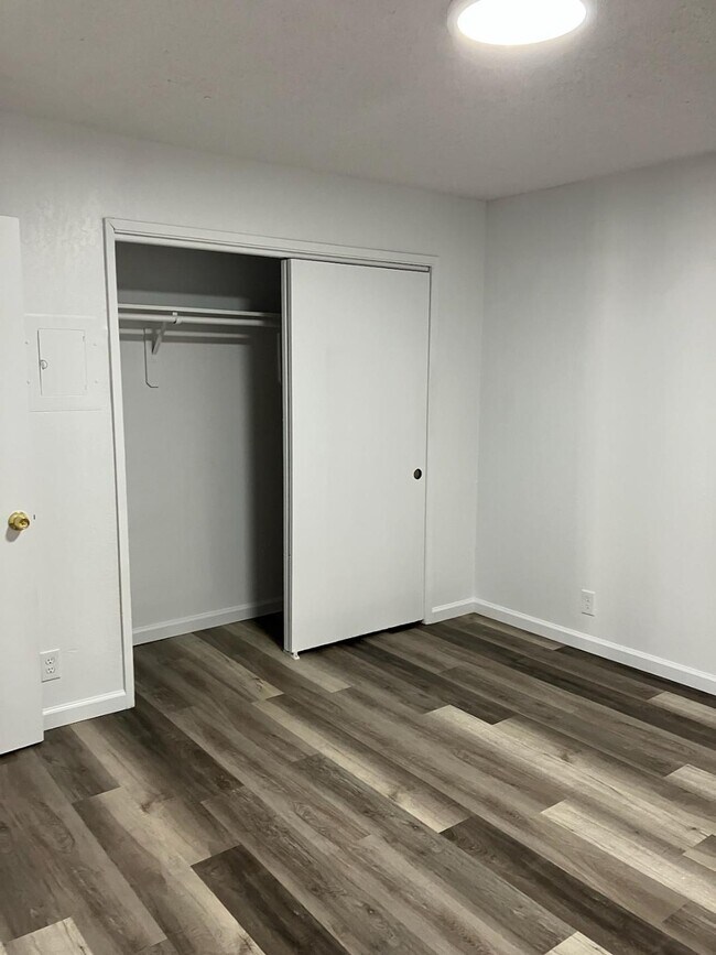 Building Photo - 231 W Tulare Ave