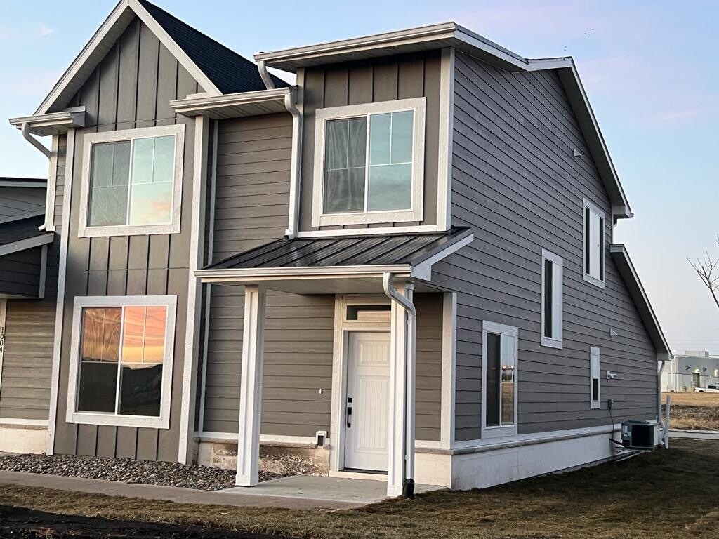 1028 Maple St, Waukee, IA 50263 Townhome Rentals in Waukee IA
