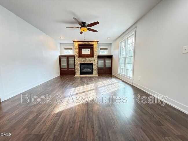 Foto del edificio - 121 Marilou Ln