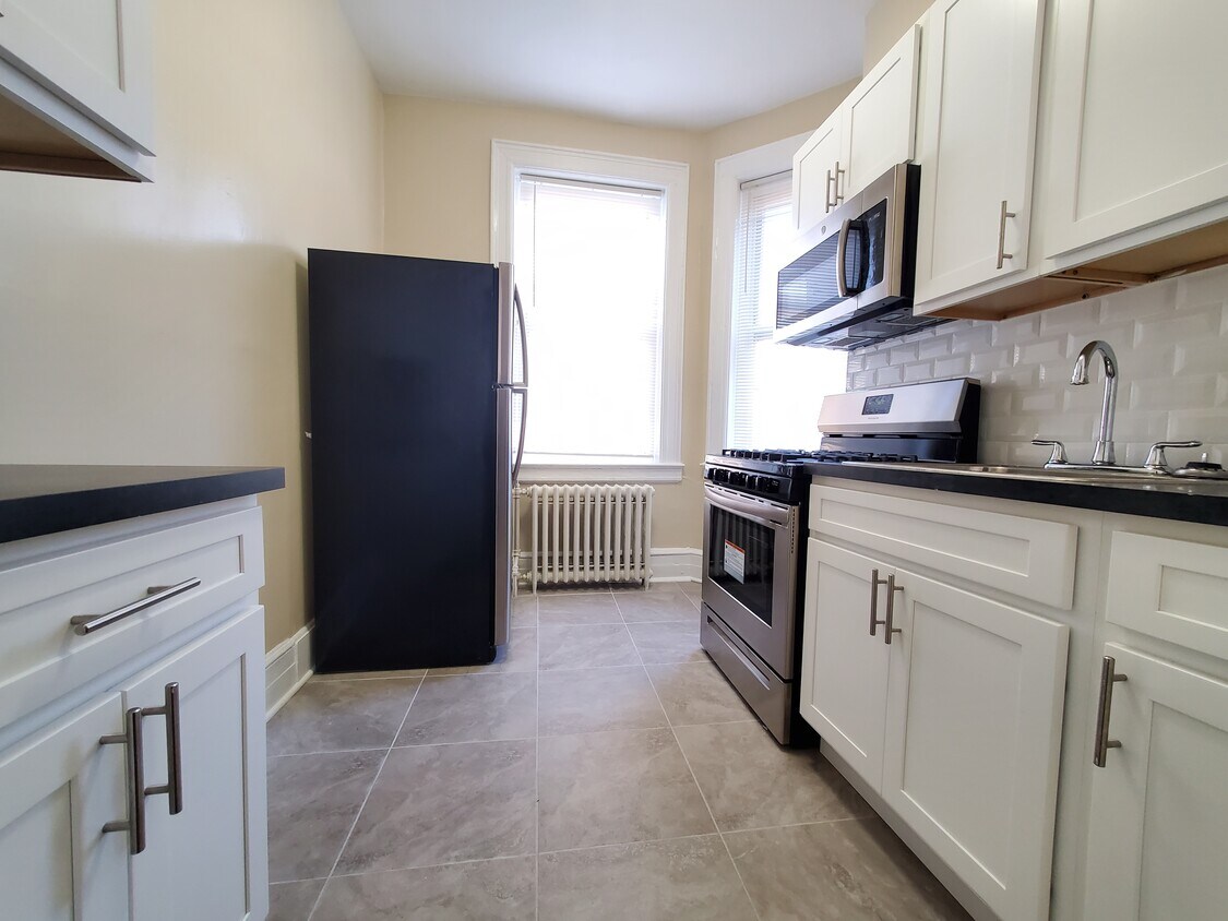 Primary Photo - 264 Palisade Ave