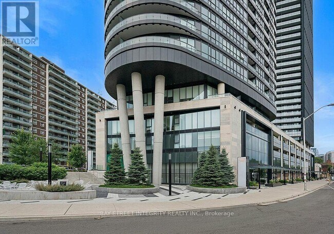 Photo du bâtiment - 585-1585 Bloor St E