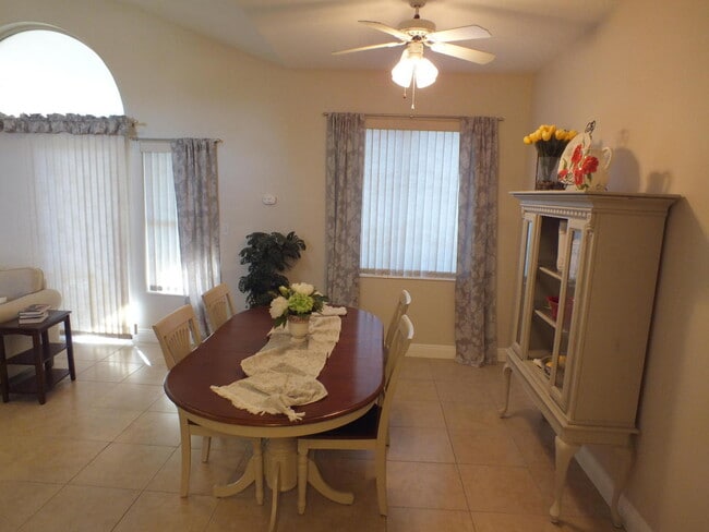 Building Photo - Beautiful dog friendly custom home in St. ...