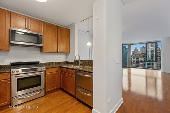 Building Photo - 450 E Waterside Dr