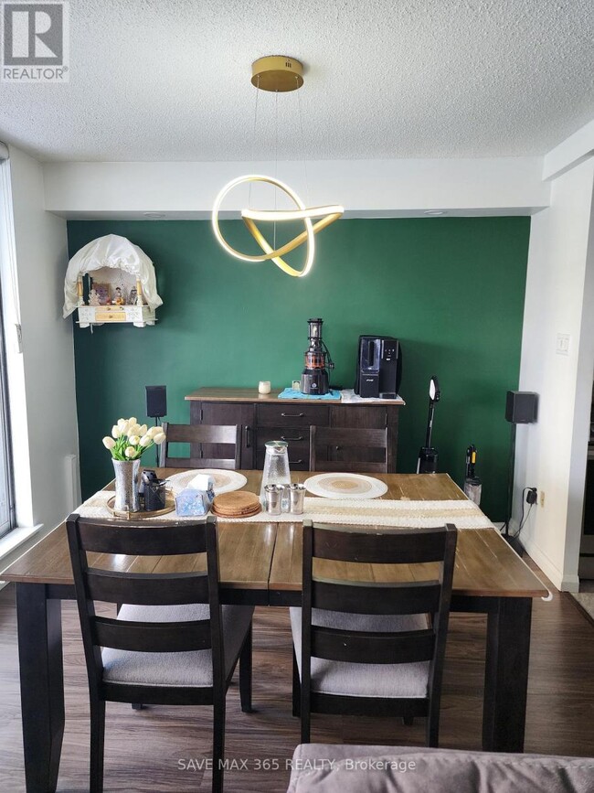 Building Photo - 120 Dundalk Dr