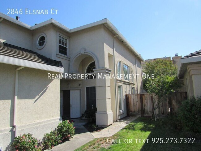 Building Photo - Spacious 4 Bed, 2 1/2 Bath Home with Pool ...