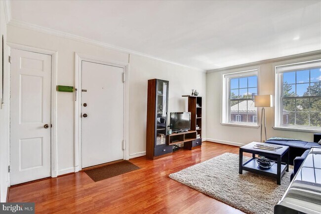 2820 S Abingdon St Unit B1, Arlington, VA 22206 Condo
