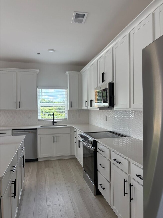 Foto del edificio - New Construction | Covered Deck + Open Living | Columbia, TN