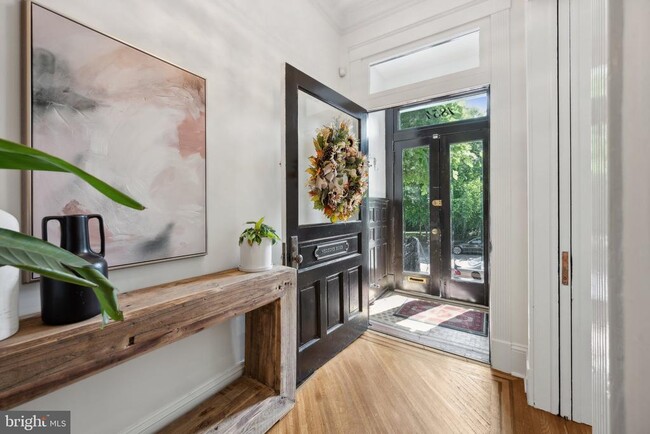 Foto del edificio - 1854 3rd St NW