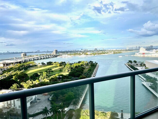 Foto del edificio - 888 Biscayne Blvd