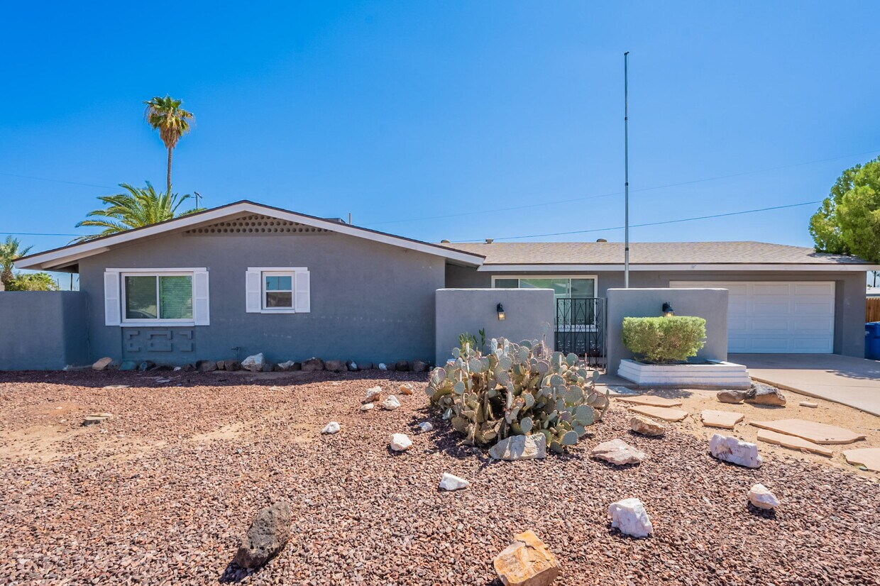 Primary Photo - 17423 N 20th Ave