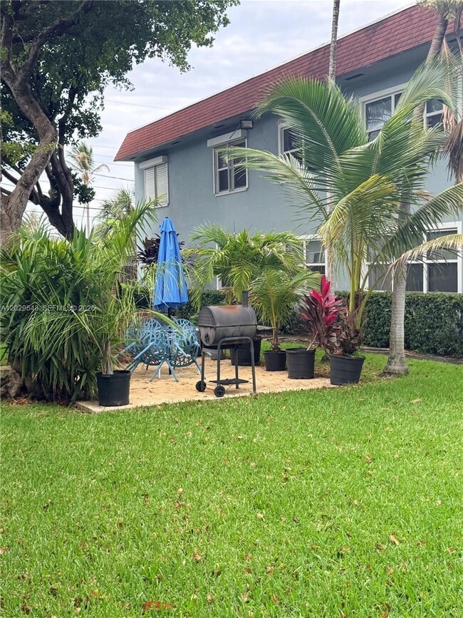 Foto del edificio - 260 S Cypress Rd