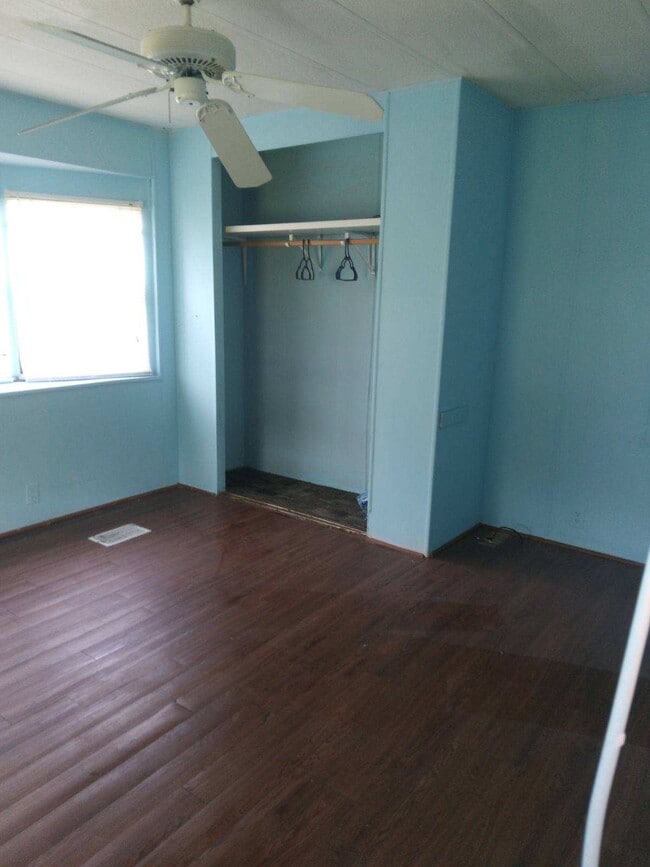 Building Photo - 15353 Mapletree Dr
