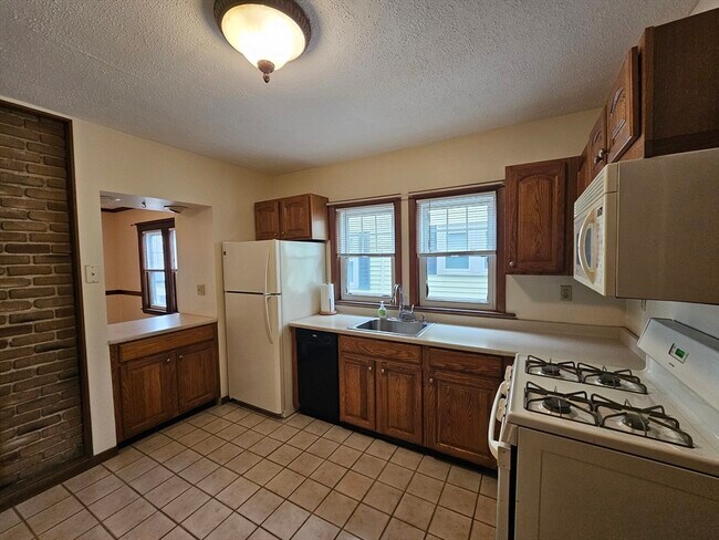 Foto del edificio - 62 Governor Winthrop Rd