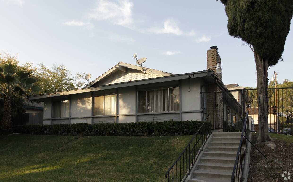 Primary Photo - 1077 Springfield St
