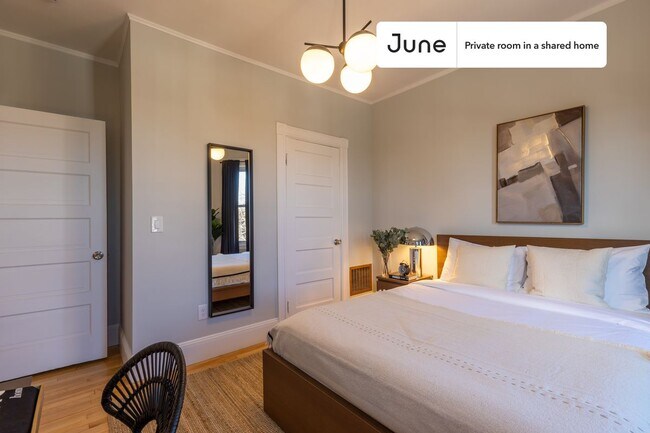 Foto del edificio - Private bedroom in 4 bed/2 bath Home
