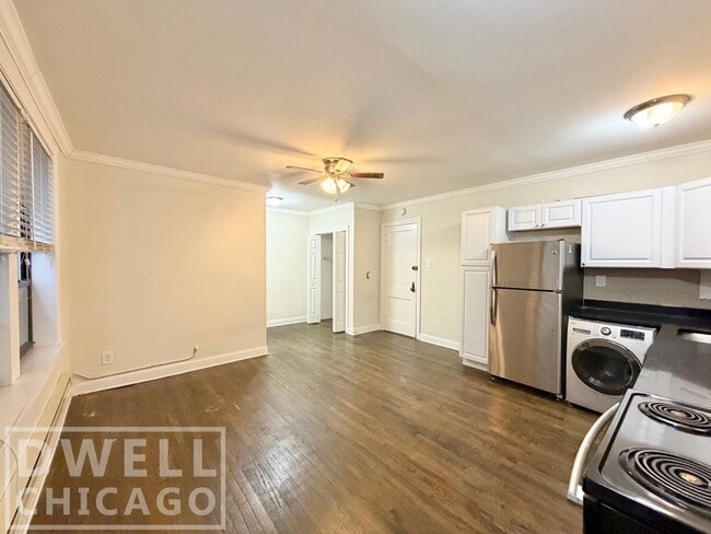 Building Photo - 3350 N Marshfield Ave