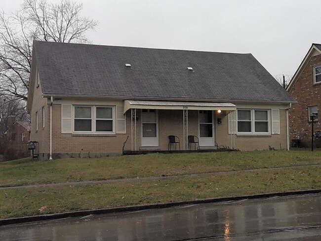 Building Photo - 2124 Garden Springs Dr