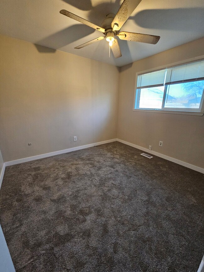 Foto del edificio - 180 NW Wilson Cir