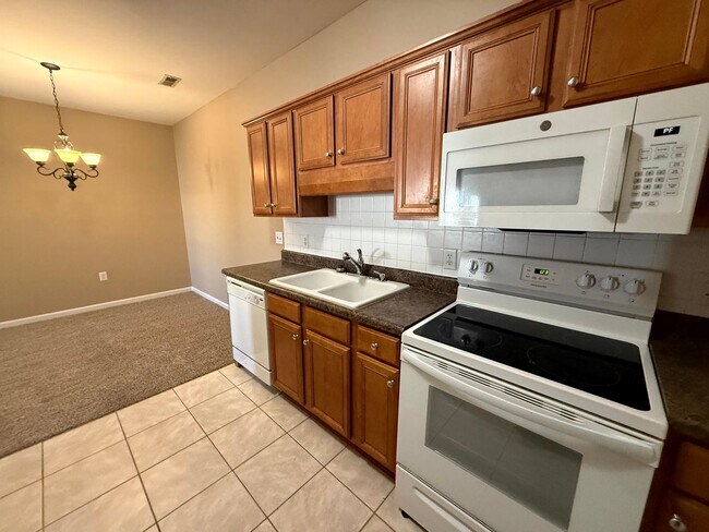 Foto del edificio - 635 Marshtree Ln