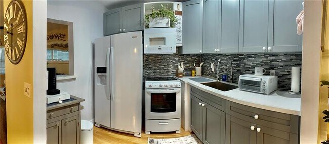 Foto del edificio - 338 Oakridge N