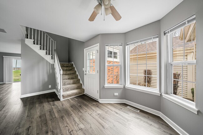 Building Photo - 805 Village Cir