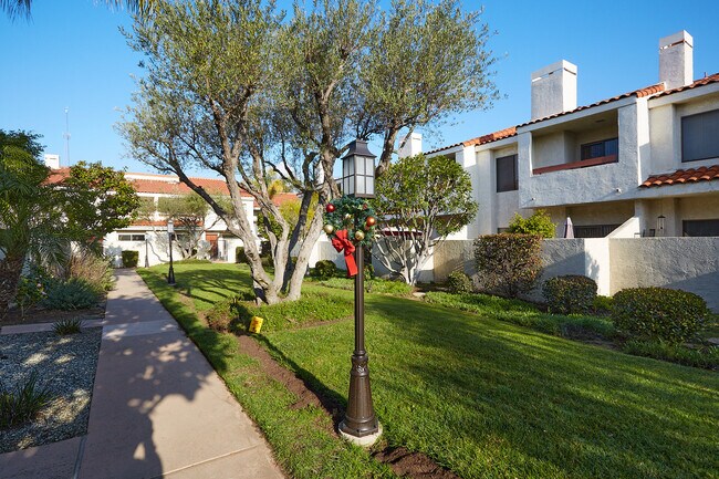 Building Photo - 2160 Plaza del Amo