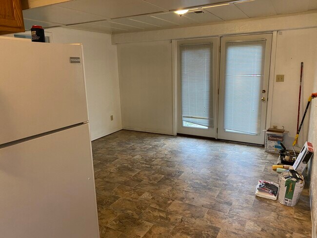 Dining area - 511 W Duncan Dr