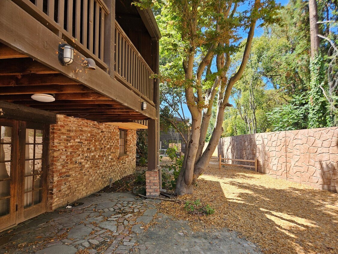 Foto del edificio - Coming Soon....Stunning 1 Bed 2 Bath Nagle...